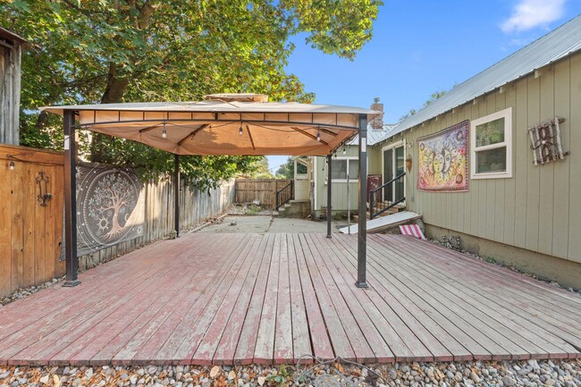 Building Photo - 206 W Jenkins Ave