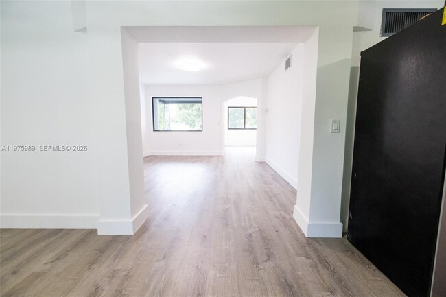 Building Photo - 3401 SW 17th St