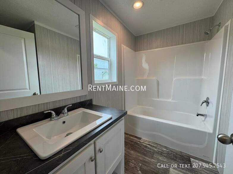 Building Photo - 111 H St