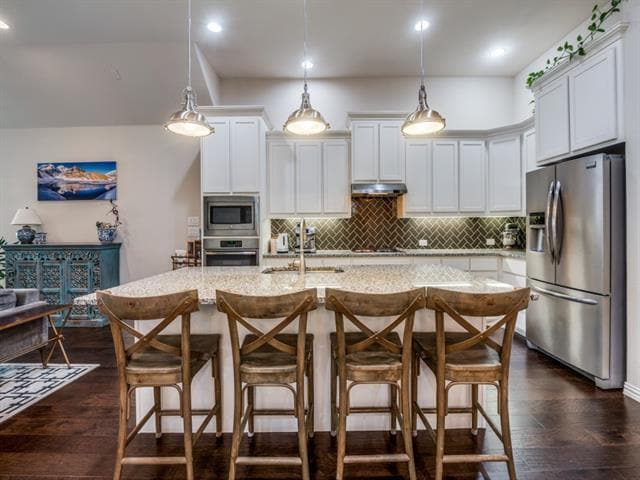 Building Photo - 915 Enchanted Wood Dr