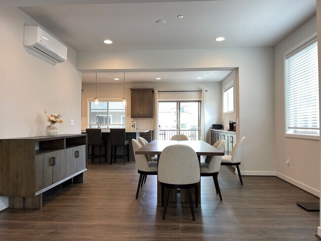 Building Photo - CLICK "REQUEST A TOUR" NOW!