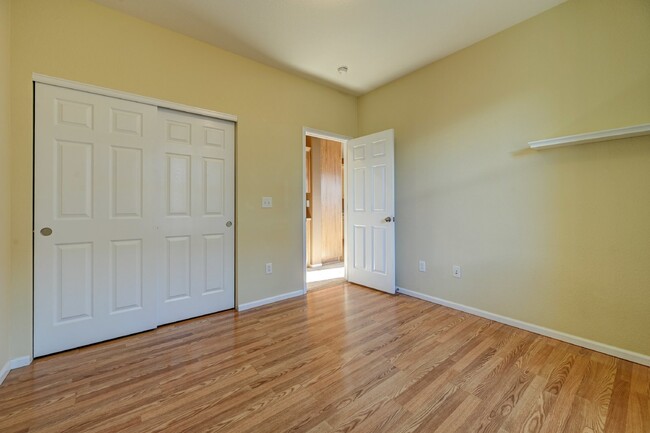 Building Photo - $2,675 - 2 Bed, 2 Bath Updated Condo in Hi...