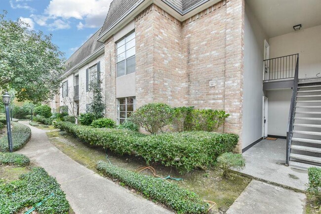 Primary Photo - 1811 Stoney Brook Dr