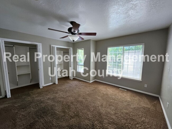 Building Photo - Townhome in Orem 3 bedroom 3.5 bathrooms