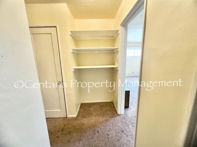 Building Photo - RARE FIND- Available 4 bedroom 1 1/2 bathr...