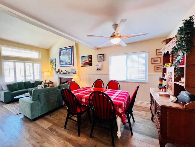 Building Photo - Beautiful 4 bedroom 2 bath House, adorable...
