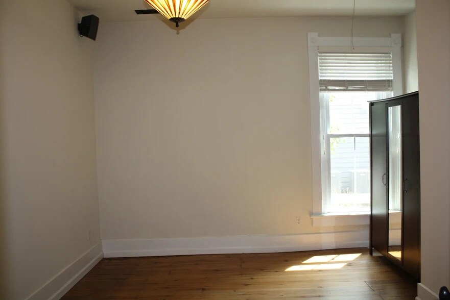 Building Photo - 612 N Walnut St