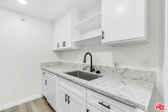 Building Photo - 10634 Holman Ave