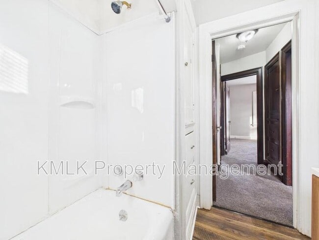 Building Photo - 918 Peckham St