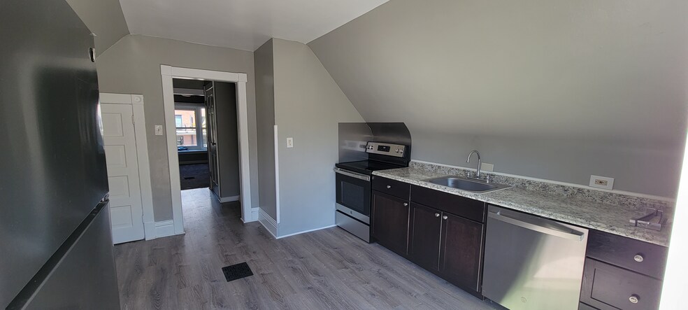 Building Photo - 1042 S Clarkson St