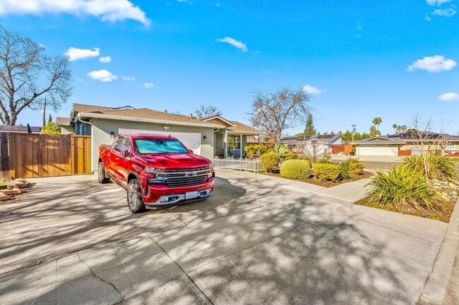 Building Photo - 5825 Laguna Seca Way