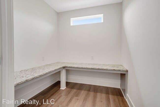 Building Photo - 2 br, 2.5 bath House - 4263 Brevard Blvd