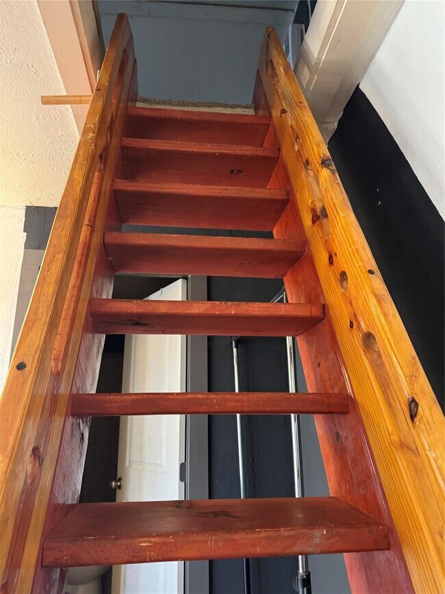 Building Photo - 704 Franklin Blvd