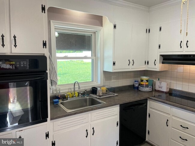 Building Photo - 339 Hook Rd