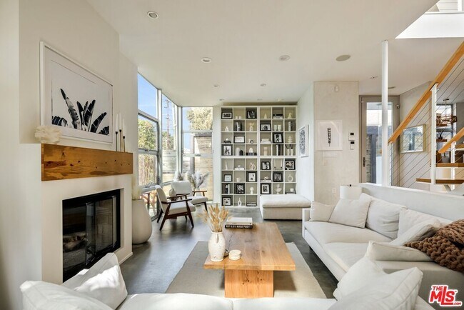 Building Photo - 844 California Ave