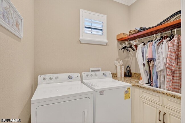 Building Photo - 7352 Lantana Way