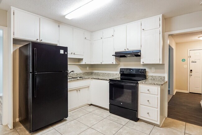 Building Photo - 1724 Sonia Dr