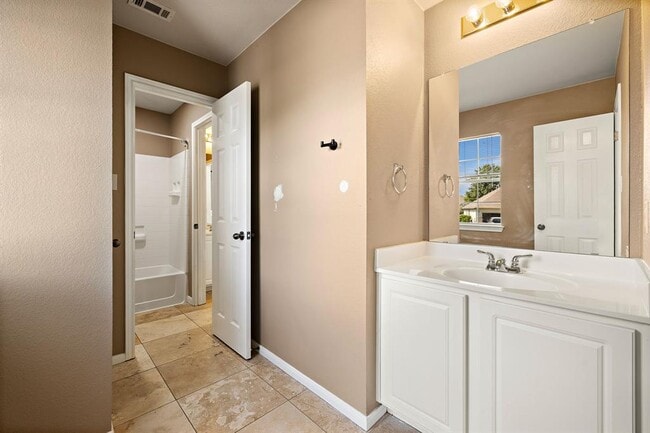 Building Photo - 502 Sherwood Ct