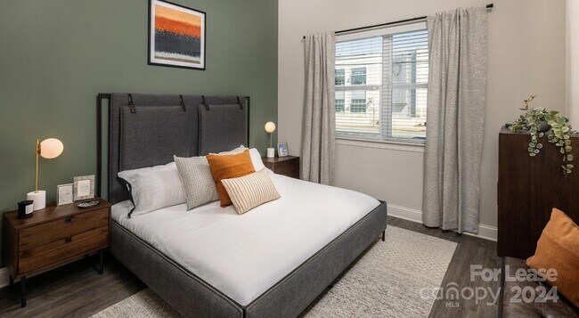 Building Photo - 8424 N Tryon St