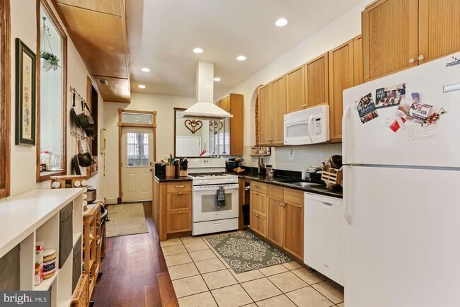 Building Photo - 1116 Monroe St NW