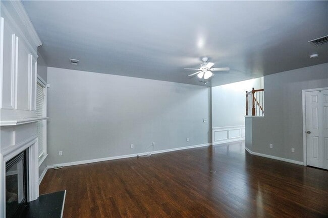Building Photo - 2388 Fairlie Dr