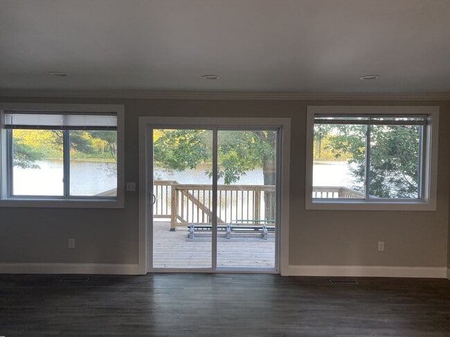 Building Photo - 16 Fox Ln