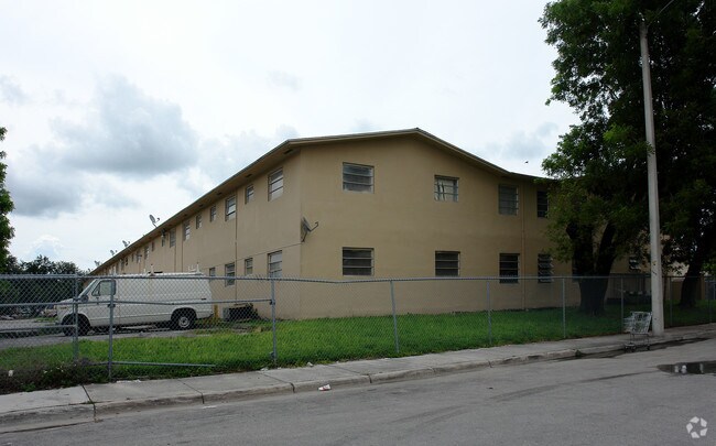 Building Photo - 1465 NW 19th Ter