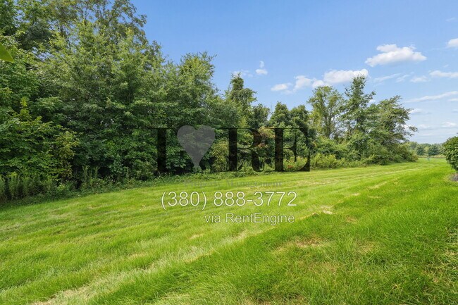 Building Photo - 600 Redwood Ln