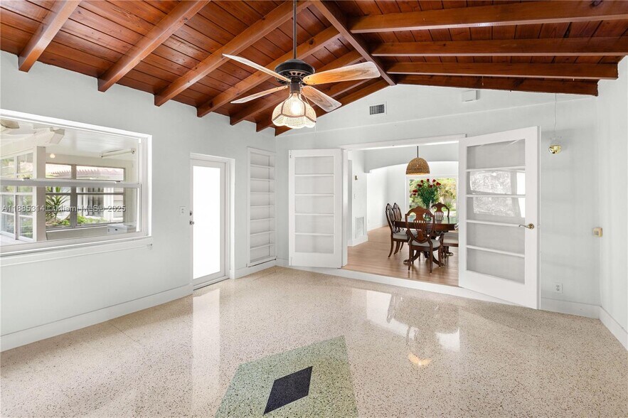 Building Photo - 3018 Coconut Grove Dr