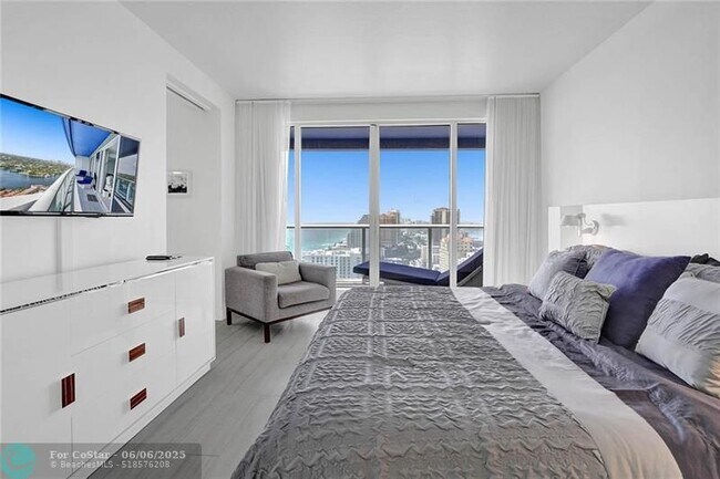 Building Photo - 3101 Bayshore Dr