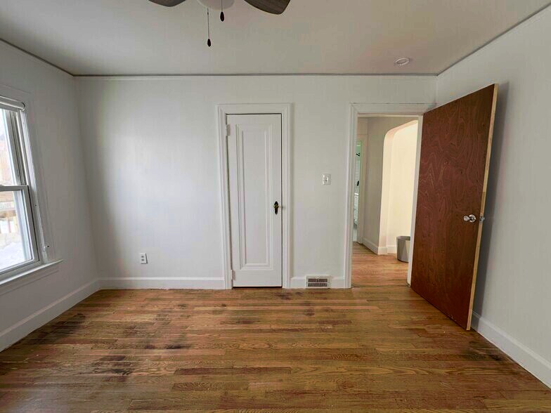 Building Photo - 160 W Milton Ave