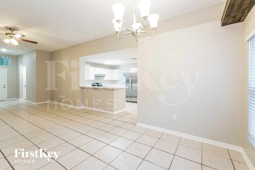 Building Photo - 28807 Skyglade Pl