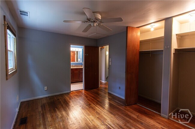 Building Photo - 1037 College Station Rd