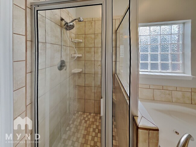 Building Photo - 214 Blake Dr