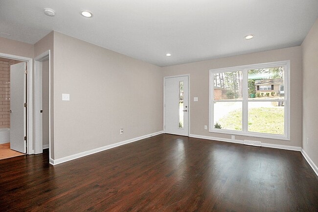 Building Photo - Modern NoDa Duplex Available Today! 50% off the first month rent.