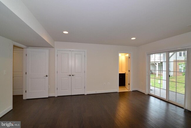 Building Photo - 10684 Viewmont Ln