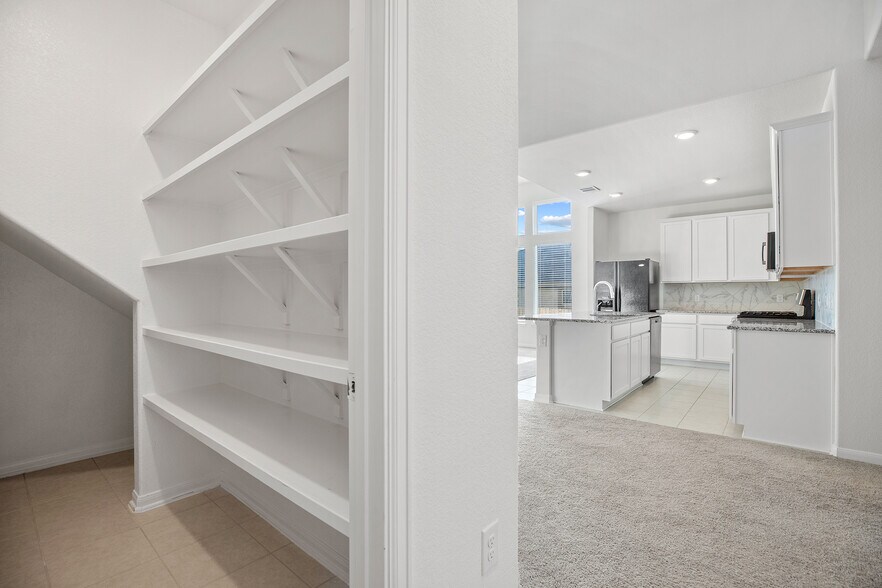 Building Photo - 5552 Bellissima Way