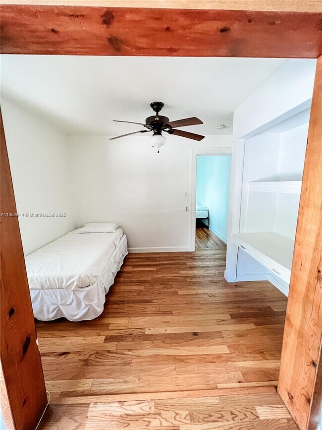 Building Photo - 320 W 55th St