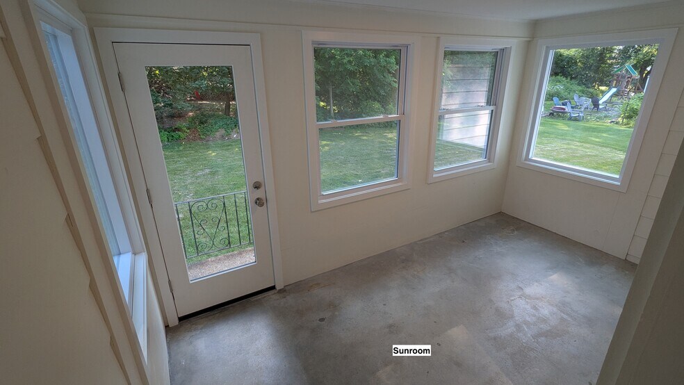 Building Photo - 250 Lovering St
