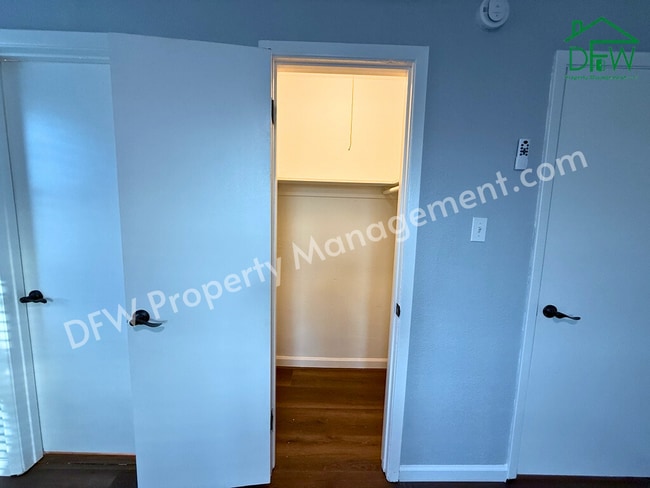 Building Photo - Beautifully Renovated 4-Bedroom Home with Large Backyard in Watauga!