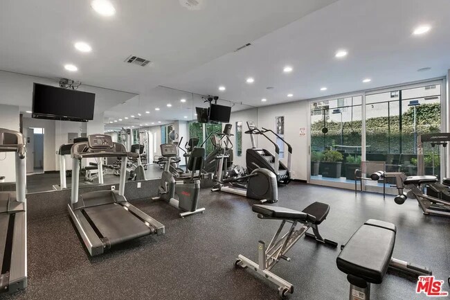 Building Photo - 1100 Alta Loma Rd