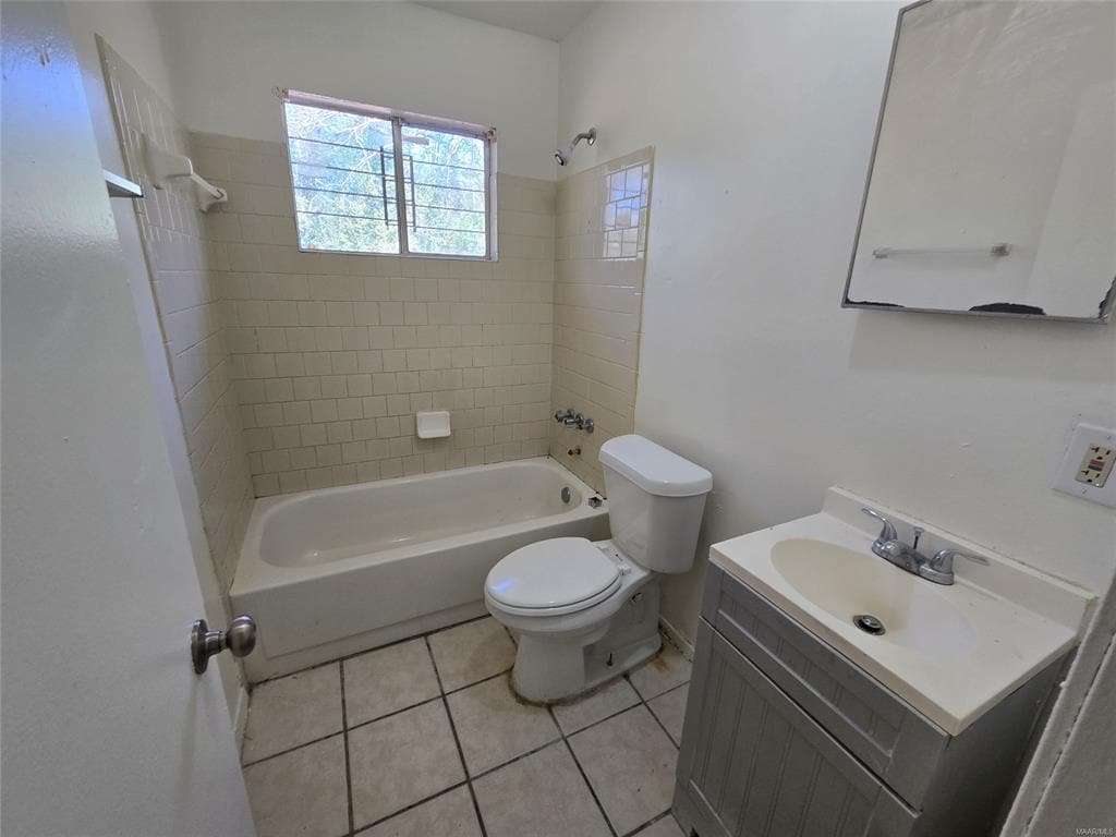 Building Photo - 412 Edward St