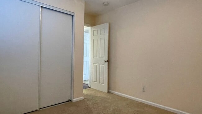Building Photo - 960 Branham Ln