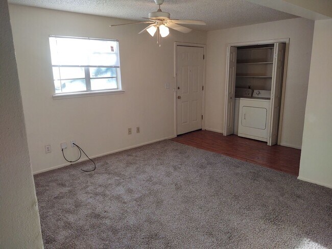 Building Photo - 1401 Clyde St