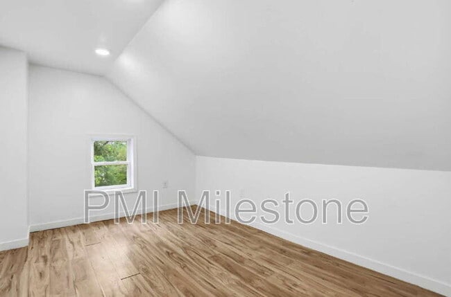 Building Photo - 316 N High St
