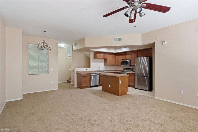 Building Photo - 2 br, 2.5 bath Condo - 240 W Juniper ave U...