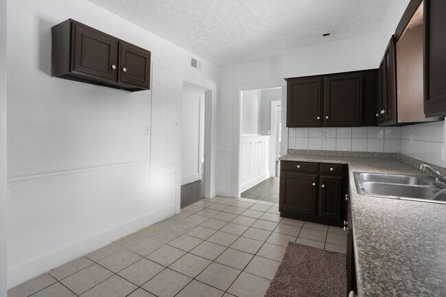 Building Photo - 2229 Cordova Ave