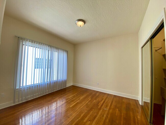 Building Photo - 351 N Ogden Dr