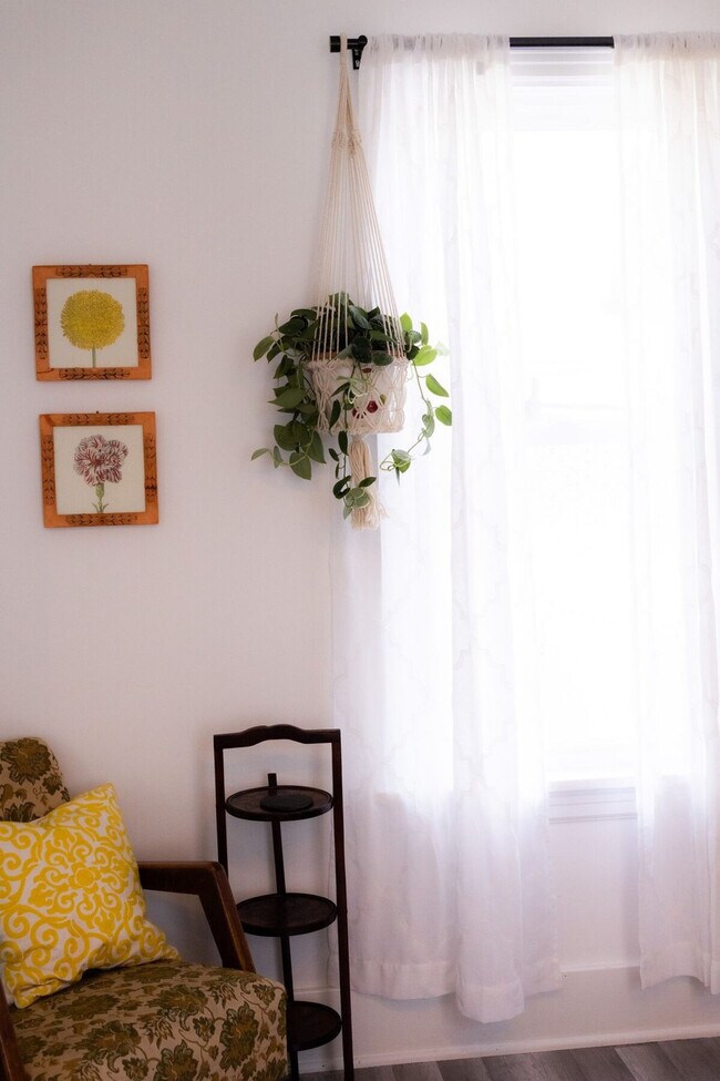 Building Photo - 2919 Elm St