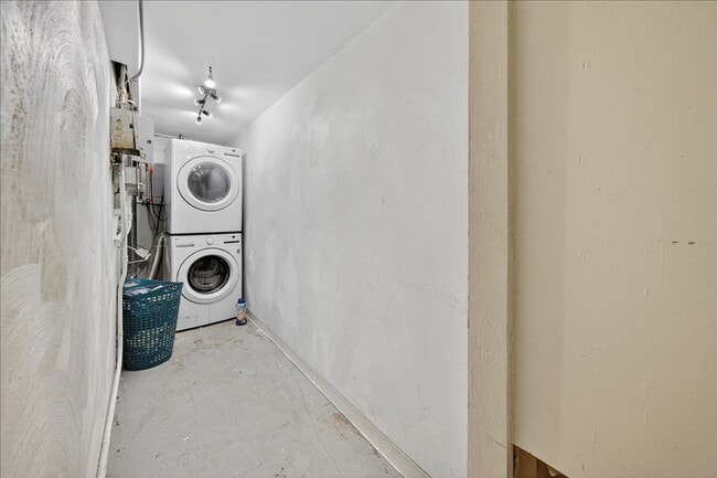 Building Photo - 27th St. 501/503